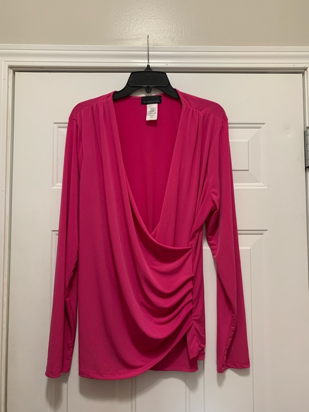 3/$15 Attention Fuchsia Stretch Top Size XL